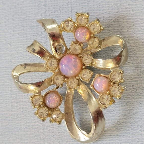 Vintage Gold-Tone Rhinestone Bow Brooch With Pink Opal Accents - Picture 1 of 3